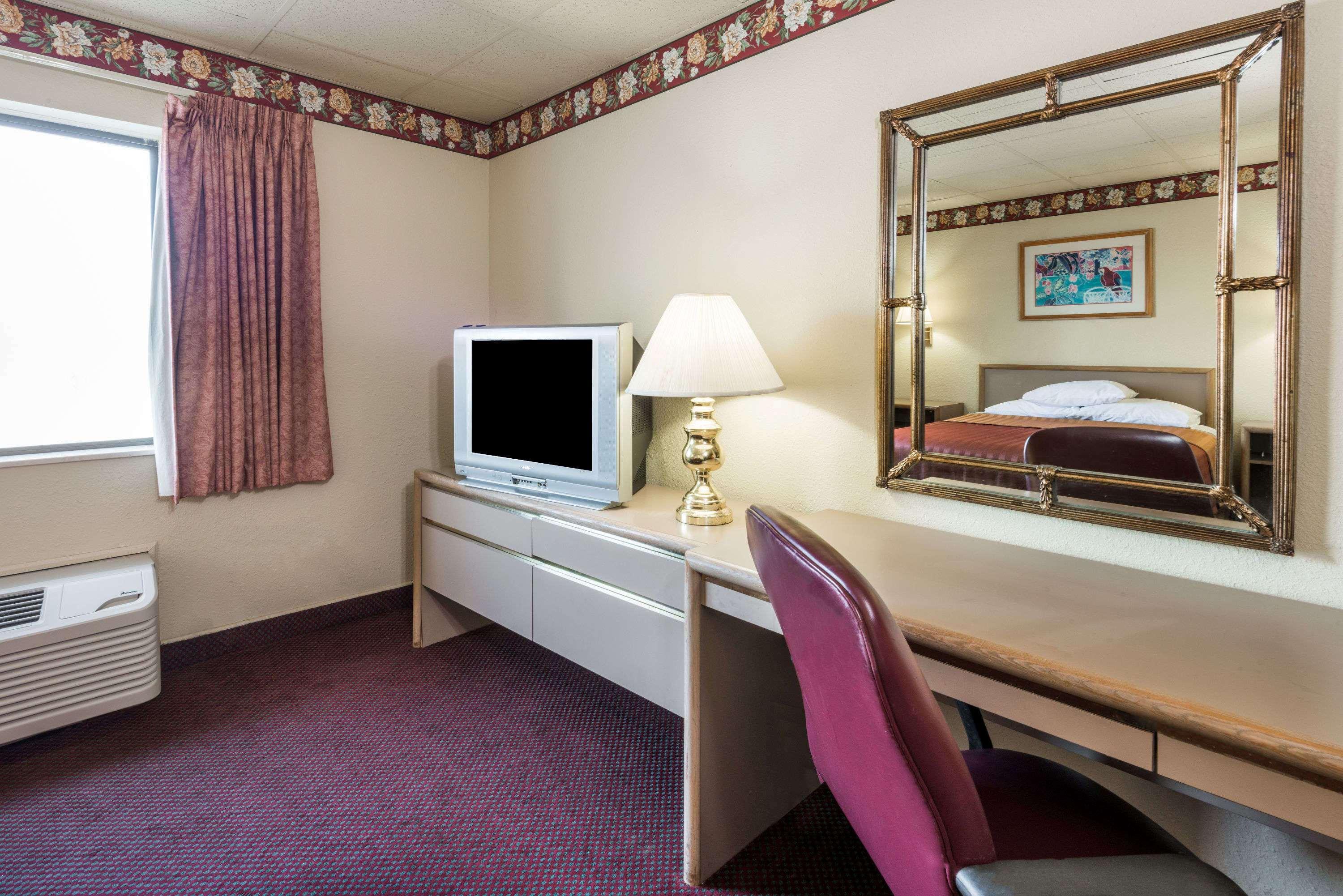 Travelodge By Wyndham Airport Platte City Exterior foto